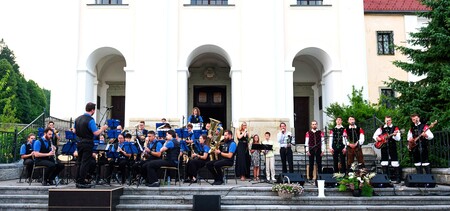 Vsi nastopajoči glasbeni v Adergasu 